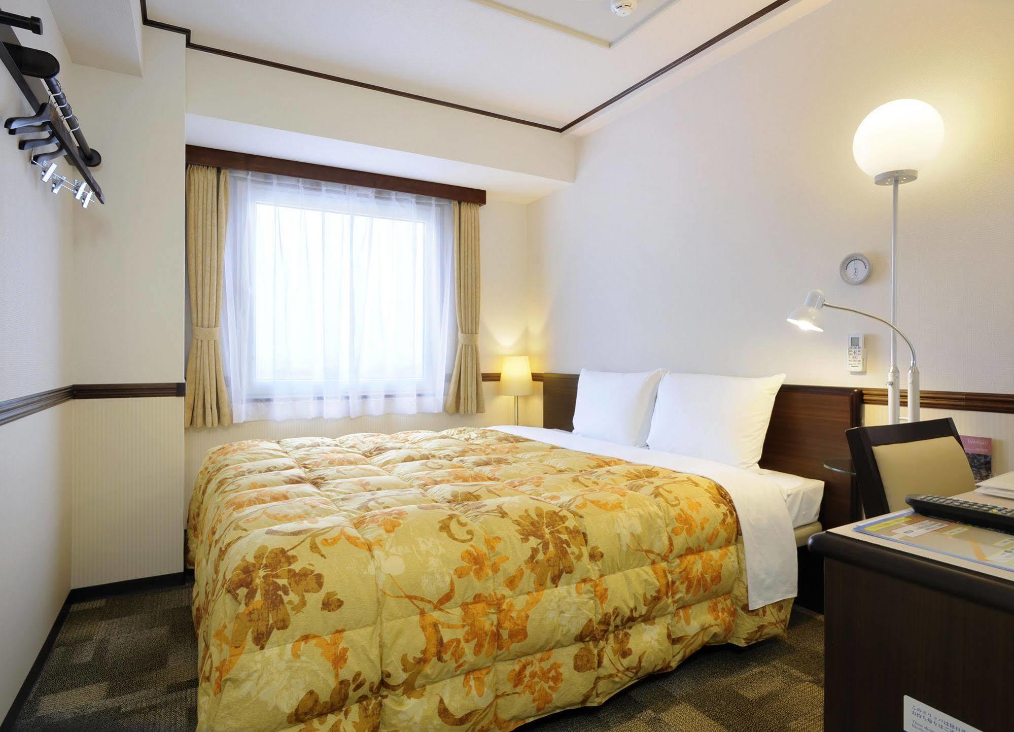 Toyoko Inn Osaka Jr Noda Ekimae Exterior photo